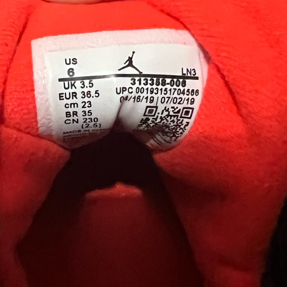 AIR JORDAN 7 RETRO WMNS "BLACK PATENT" - Picture 2 of 3